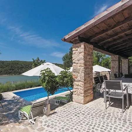 Ferienhaus Amazing In Kampor *